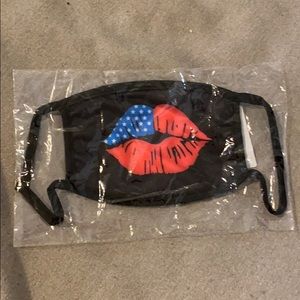 juliehuber1967 Reusable Face Mask Sexy Pucker Lips